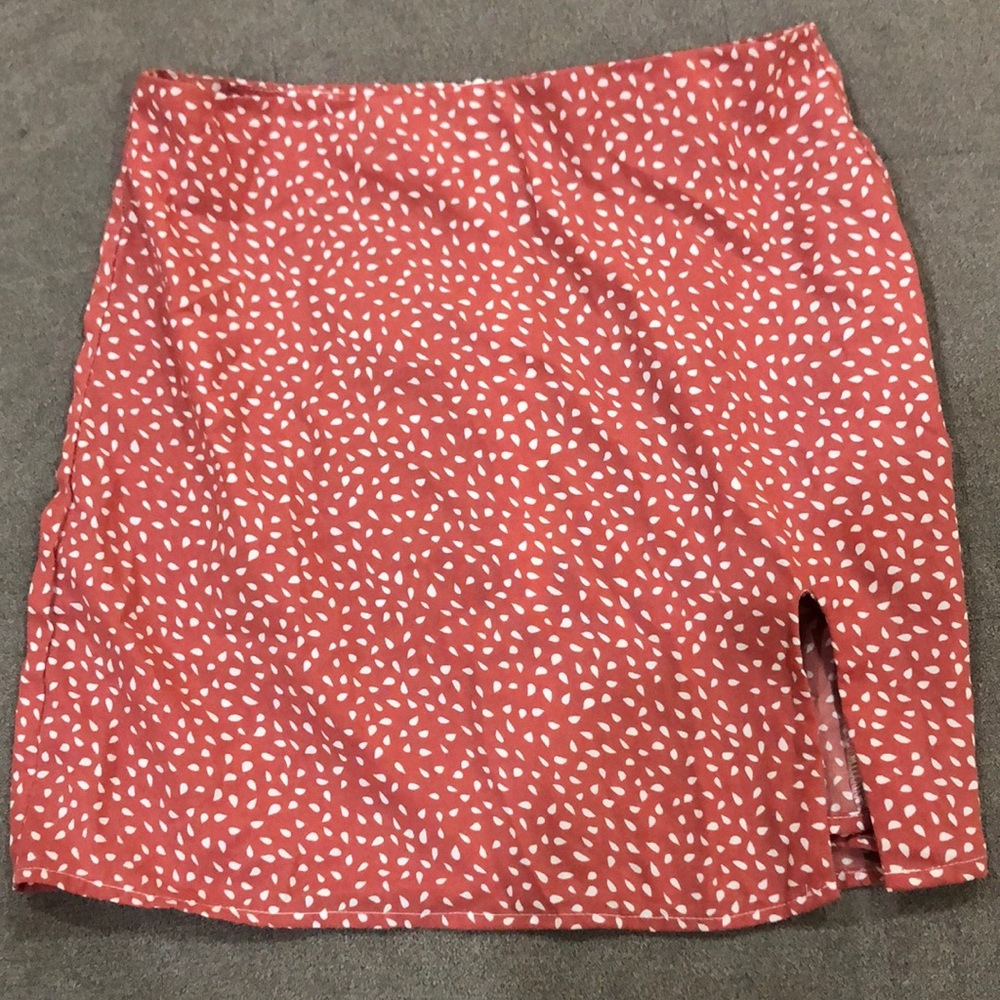 Very nice fall skirt. Hidden zipper. New without tags.